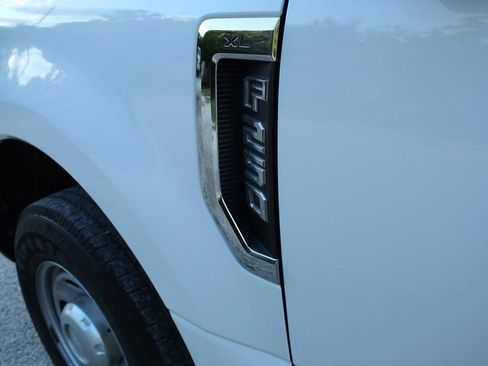 Used 2019 Ford F250 XL w/ Power Equipment Group RWD image 9