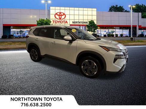 Used 2025 Nissan Rogue SV image 10