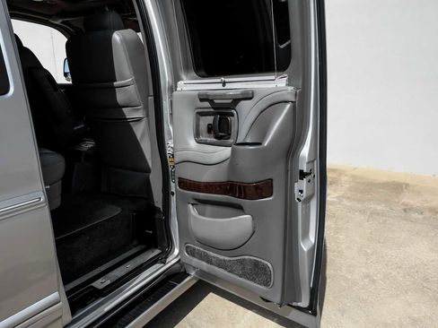 Used 2011 Chevrolet Express 1500 image 51