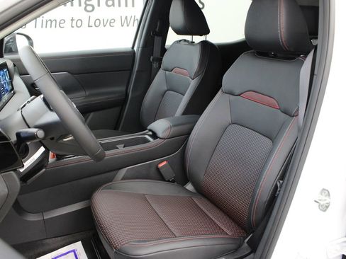 New 2026 Nissan Kicks SR image 13