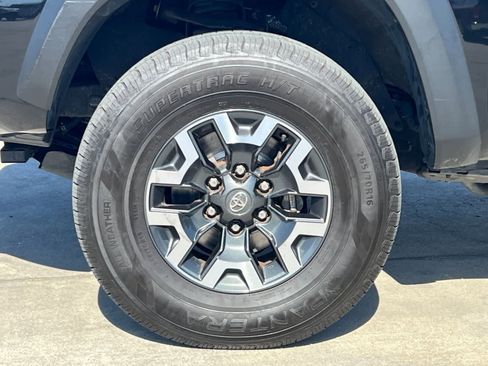 Used 2022 Toyota Tacoma TRD Off-Road w/ Technology Package AWD/4WD image 26