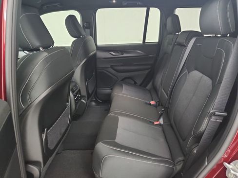 New 2025 Jeep Grand Cherokee Laredo image 30