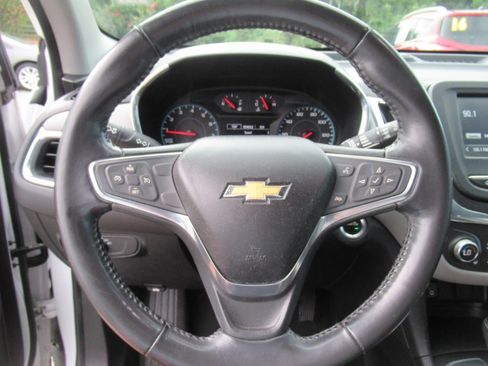 Used 2018 Chevrolet Equinox LT FWD image 20