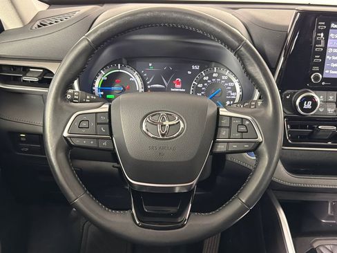 Used 2021 Toyota Highlander XLE FWD image 25