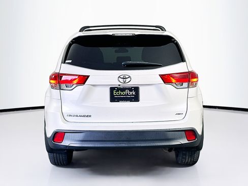 Used 2019 Toyota Highlander LE image 7