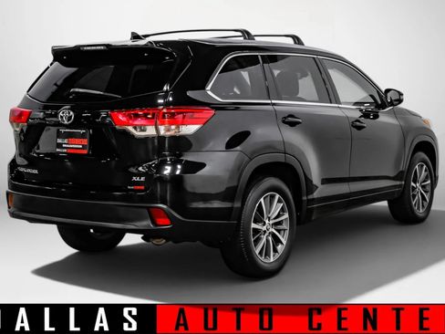 Used 2018 Toyota Highlander XLE FWD image 4