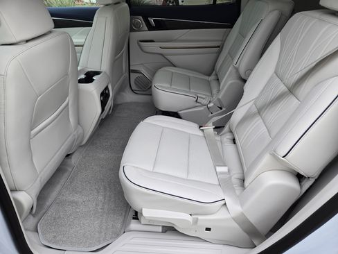 New 2026 Buick Enclave Avenir w/ Super Cruise Package FWD image 18