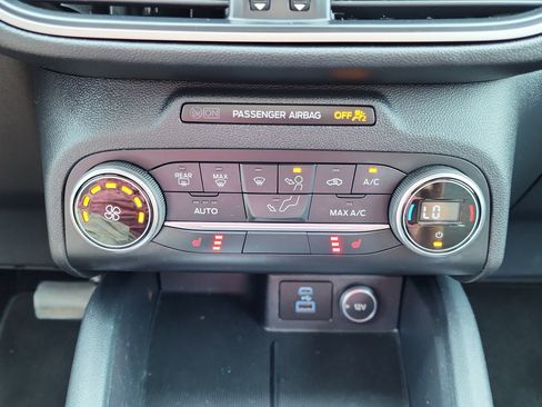 Used 2020 Ford Escape SE image 24