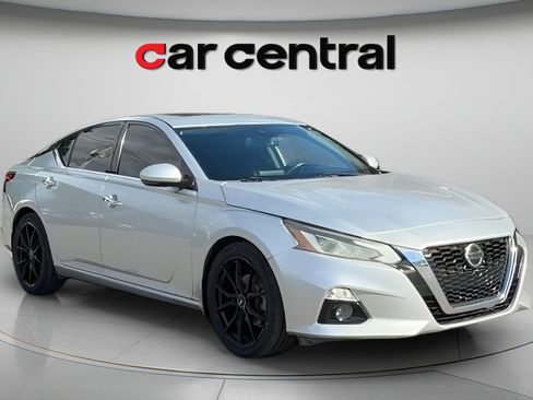 Used 2019 Nissan Altima 2.5 SL FWD image 8