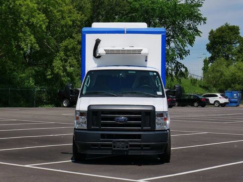 Used 2023 Ford E-350 and Econoline 350 Super Duty w/ Power Windows & Locks Group RWD image 2