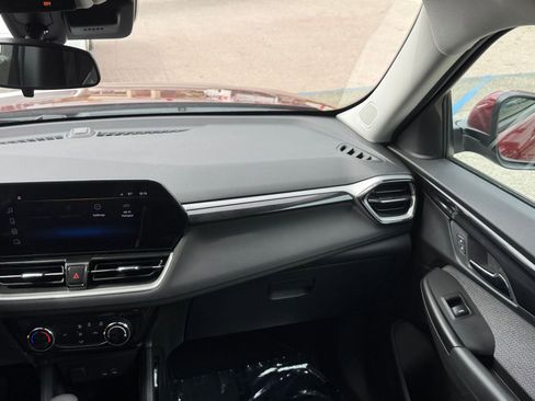 Used 2025 Chevrolet TrailBlazer LT image 34