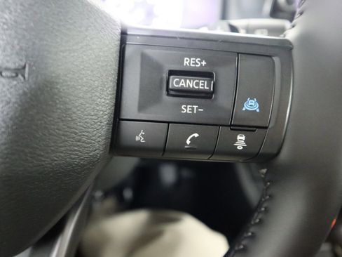 Used 2025 Nissan Rogue SV image 46