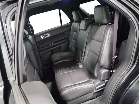 Used 2014 Ford Explorer XLT w/ Equipment Group 202A AWD/4WD image 32