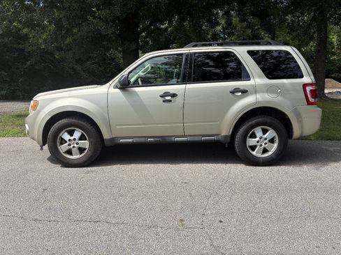 Used 2010 Ford Escape XLT FWD image 4