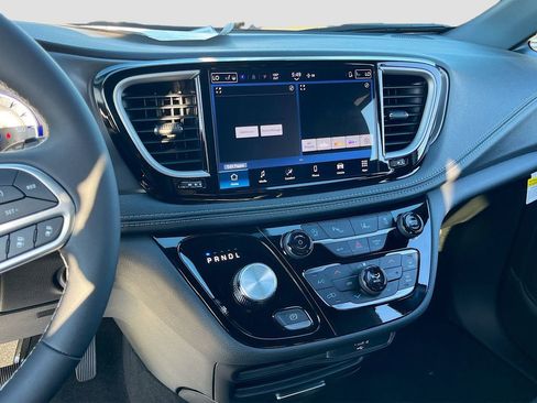New 2026 Chrysler Pacifica Select FWD image 14