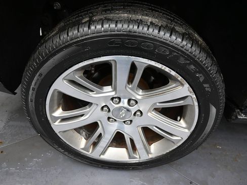 Used 2017 Cadillac Escalade Premium Luxury RWD image 37