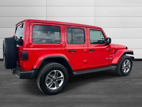 Used 2022 Jeep Wrangler Unlimited Sahara w/ LED Lighting Group AWD/4WD image 3