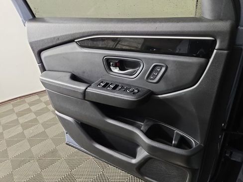 Used 2025 Honda Pilot Touring image 29