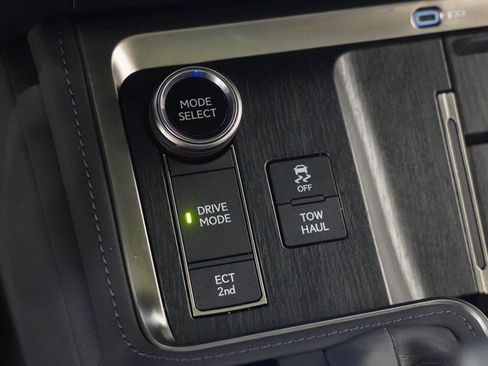 Used 2025 Lexus GX 550 w/ Accessory Package (2T) AWD/4WD image 26