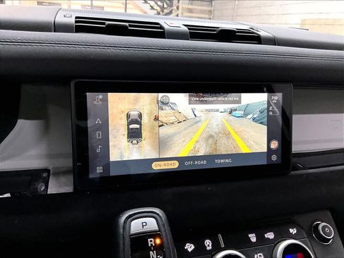 Used 2021 Land Rover Defender 90 First Edition image 22