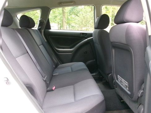 Used 2005 Pontiac Vibe w/ Power Group Value Package FWD image 25