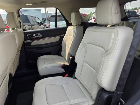 Used 2019 Ford Explorer Platinum AWD/4WD image 10