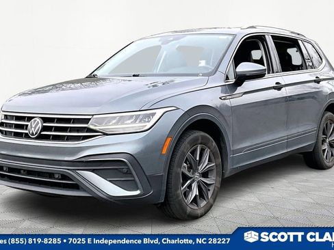 Used 2022 Volkswagen Tiguan SE image 3
