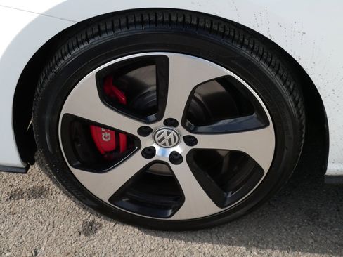 Used 2017 Volkswagen GTI SE image 15