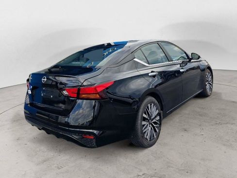 Used 2025 Nissan Altima 2.5 SV FWD image 3