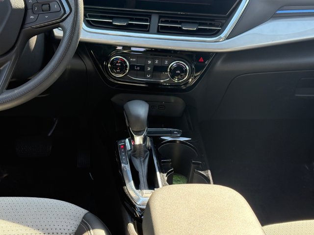 Used 2024 Chevrolet Trax LT FWD image 17