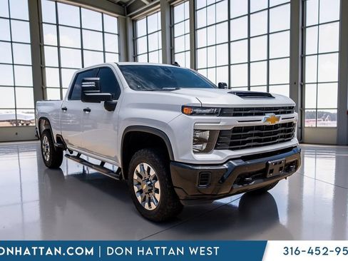 Used 2024 Chevrolet Silverado 2500 Custom w/ Custom Value Package AWD/4WD image 29