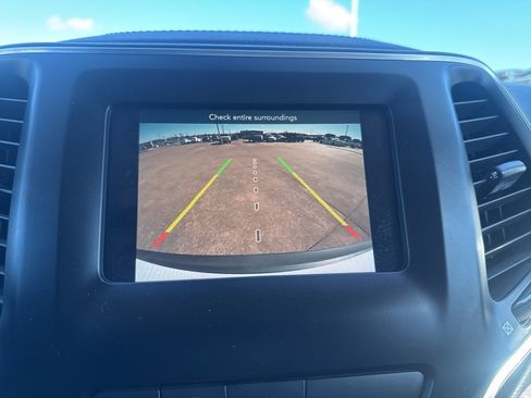 Used 2020 Jeep Cherokee Latitude Plus image 33