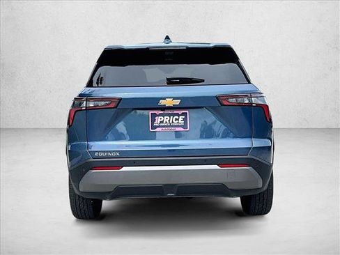 Used 2026 Chevrolet Equinox LT w/ Safety and Technology Package FWD image 4