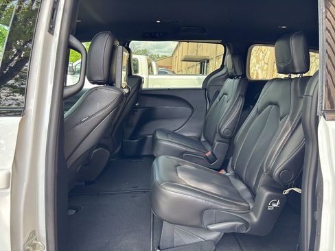 New 2026 Chrysler Pacifica Select FWD image 38