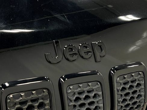 Used 2019 Jeep Cherokee Latitude Plus FWD image 39