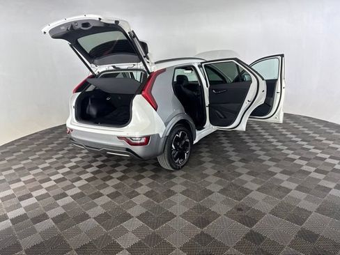 Certified 2024 Kia Niro Wave w/ Wave Preserve Package FWD image 16