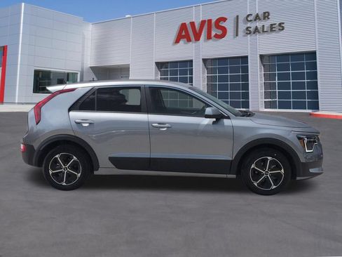 Used 2025 Kia Niro LX FWD image 5