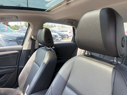 Used 2019 Volkswagen Jetta SE FWD image 16