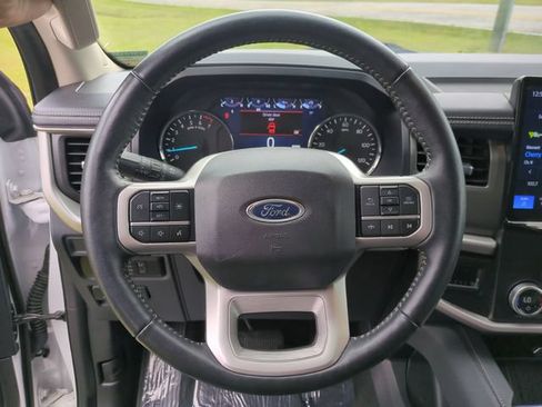 Used 2024 Ford Expedition XLT RWD image 14