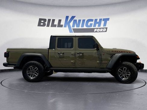 Used 2025 Jeep Gladiator Mojave w/ Steel Bumper Group AWD/4WD image 6