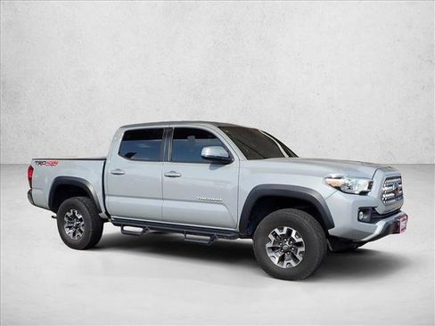 Used 2019 Toyota Tacoma TRD Off-Road AWD/4WD image 5
