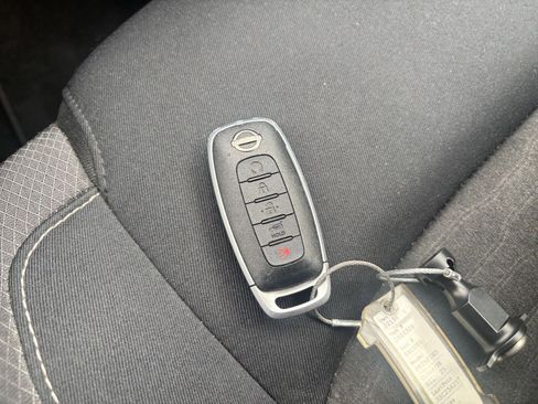 Used 2025 Nissan Pathfinder SV AWD/4WD image 27