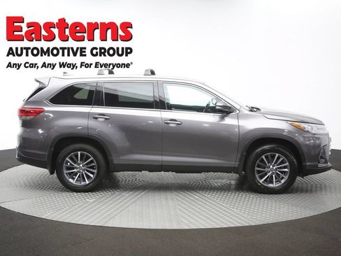 Used 2019 Toyota Highlander XLE AWD/4WD image 49