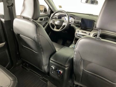 Used 2023 Ford Explorer XLT w/ Equipment Group 202A AWD/4WD image 34
