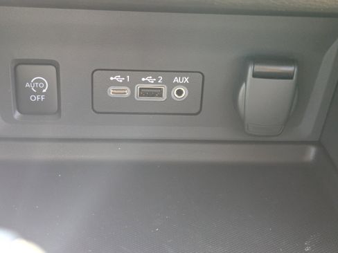 Used 2025 Nissan Sentra SV w/ SV Premium Package FWD image 38