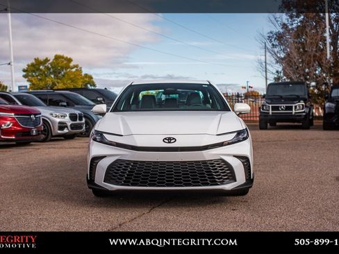 Used 2025 Toyota Camry SE image 2