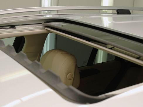 Used 2016 Mercedes-Benz GLE 350 w/ Premium Package image 26