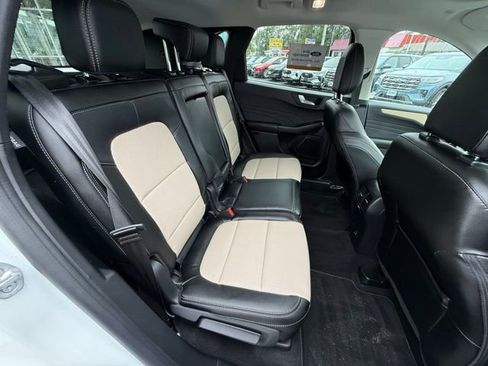 Used 2022 Ford Escape Titanium w/ Titanium Elite Package image 18