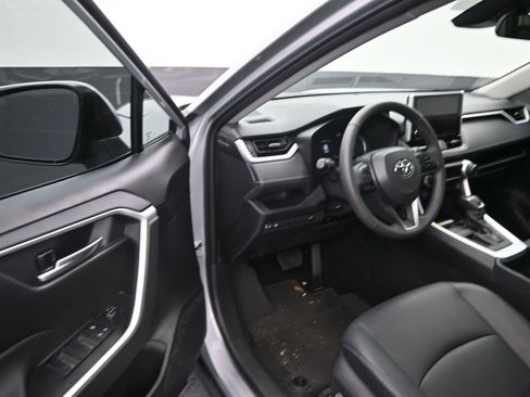 Used 2025 Toyota RAV4 XLE Premium FWD image 11