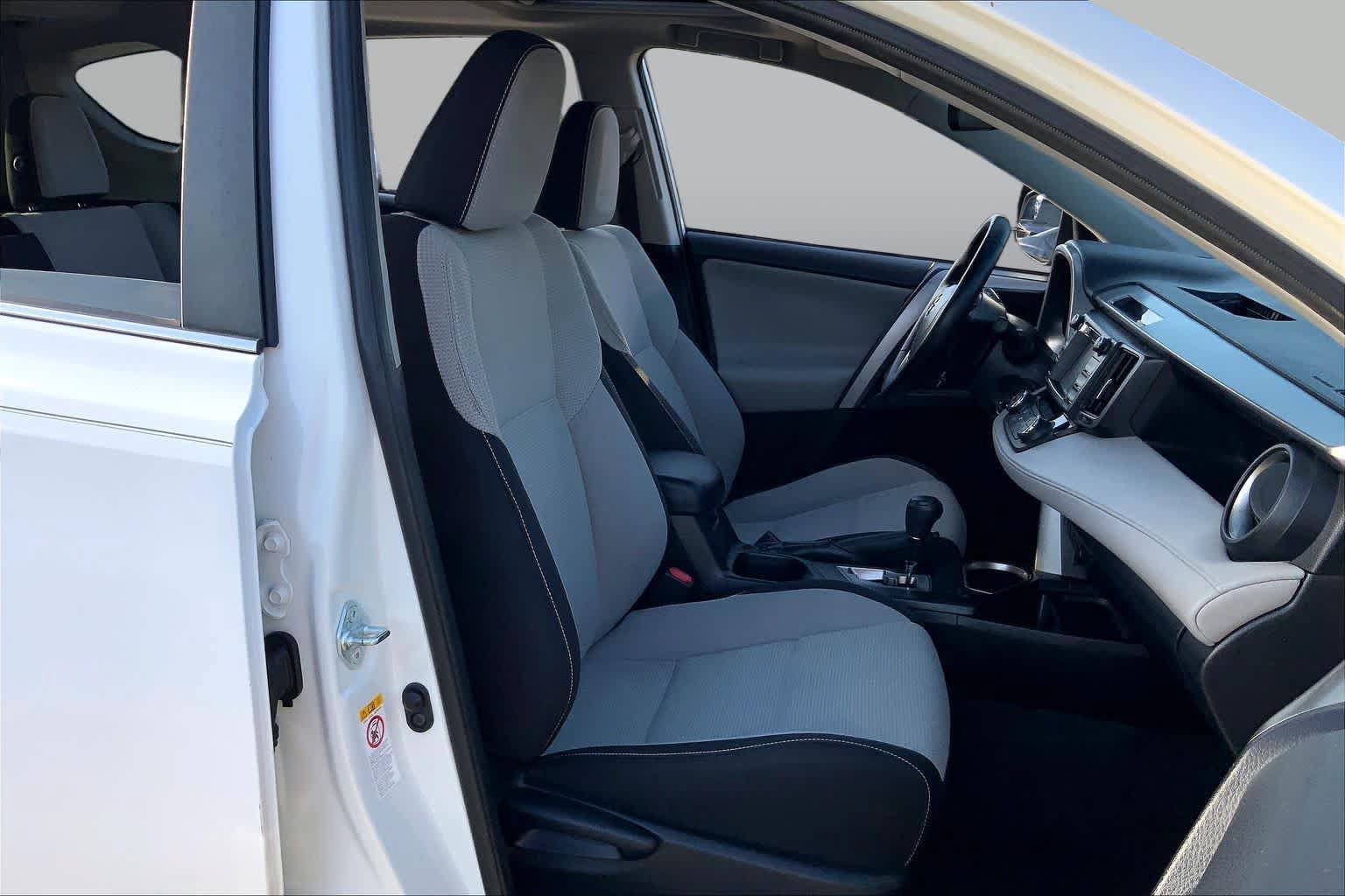 Used 2016 Toyota RAV4 XLE FWD image 8